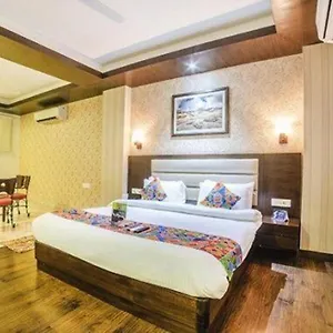 Hotel Fabhotel Galaxy - Nr Patel Nagar Metro